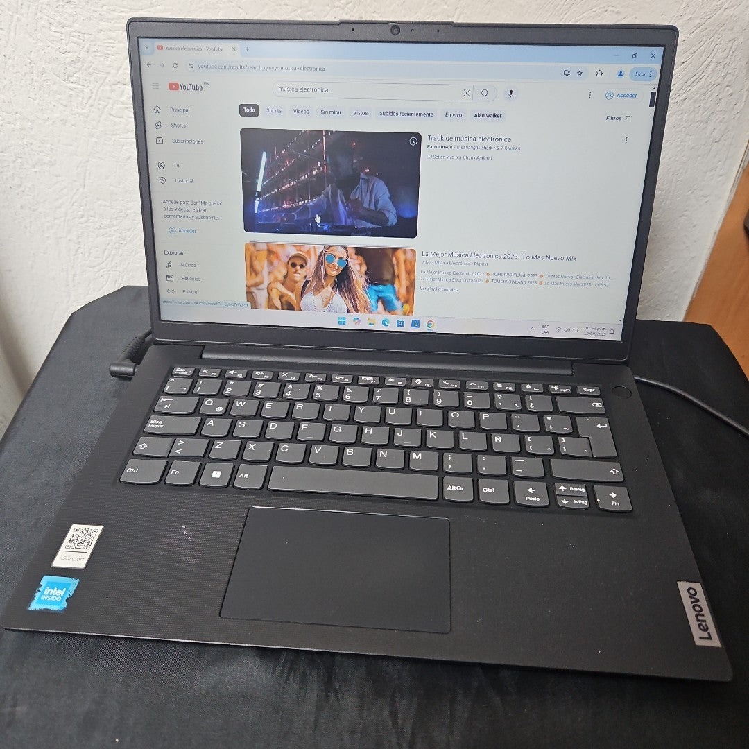LAPTOP LENOVO V14 G2 IJL (2023) 256 GB SSD 4 GB RAM (SEMINUEVO)