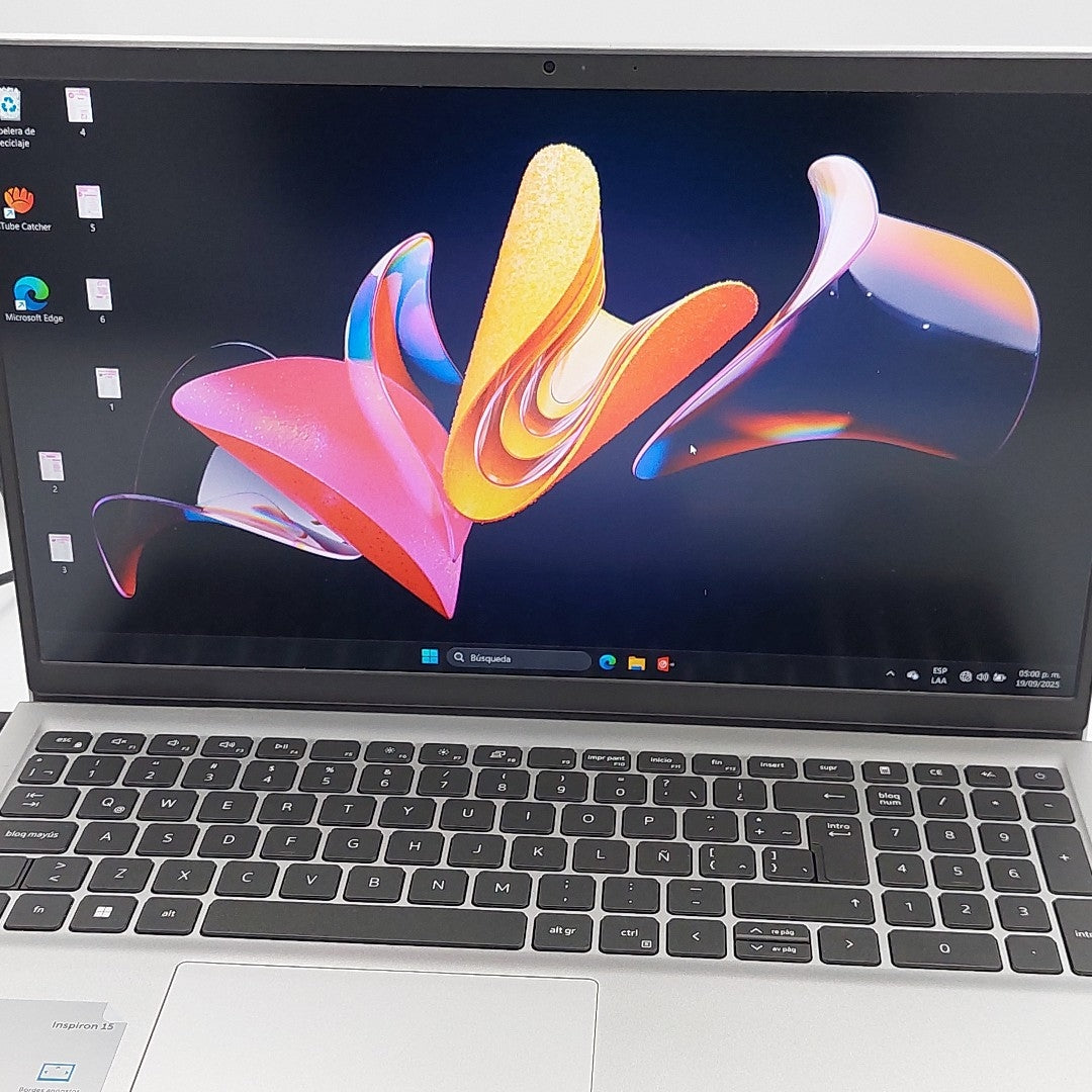 LAPTOP DELL INSPIRON 15 3520 (2024) 1 TB SSD 16 GB RAM (SEMINUEVO)