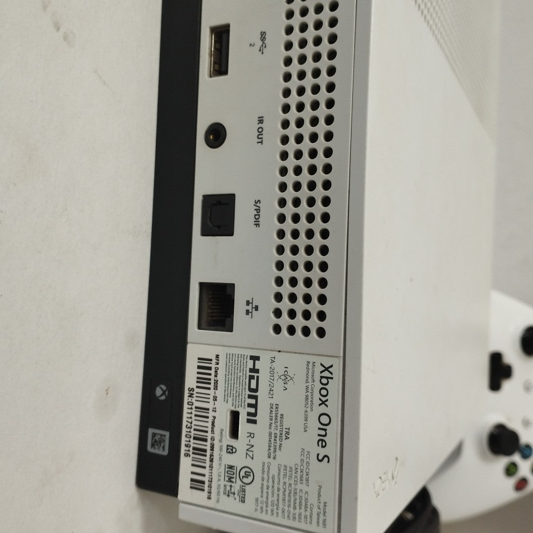 CONSOLA DE VIDEOJUEGO MICROSOFT XBOX ONE S 1 TB (SEMINUEVO)