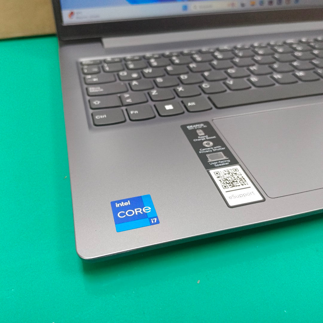 LAPTOP LENOVO IDEAPAD SLIM 3 15IRH8 (2025) 512 GB SSD 16 GB RAM (SEMINUEVO)