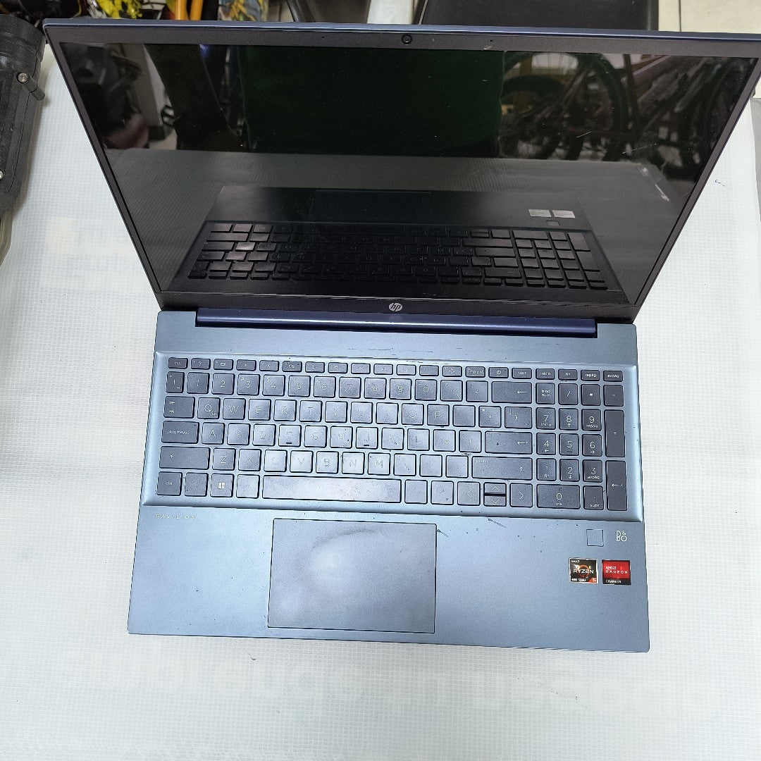 LAPTOP HP PAVILION 15-EH0002LA (2022) 512 GB SSD 8 GB RAM (SEMINUEVO)