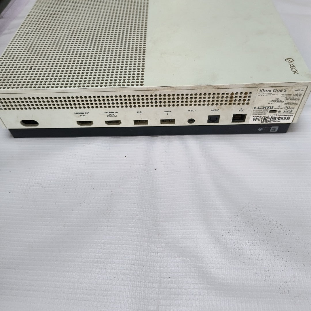 CONSOLA DE VIDEOJUEGO MICROSOFT XBOX ONE S 1 TB (SEMINUEVO)
