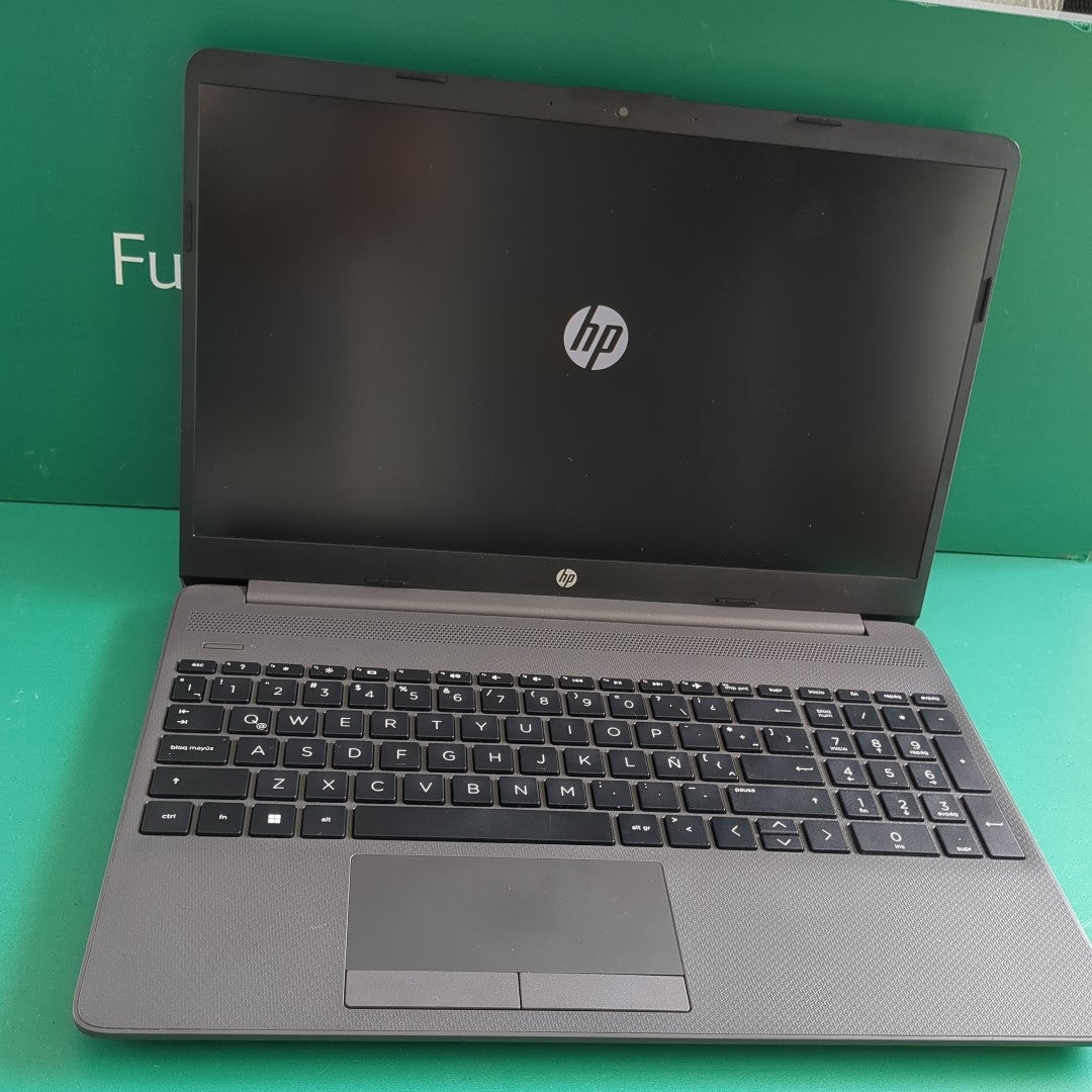 LAPTOP HP 255 G8 (2023) 256 GB SSD 8 GB RAM (SEMINUEVO)