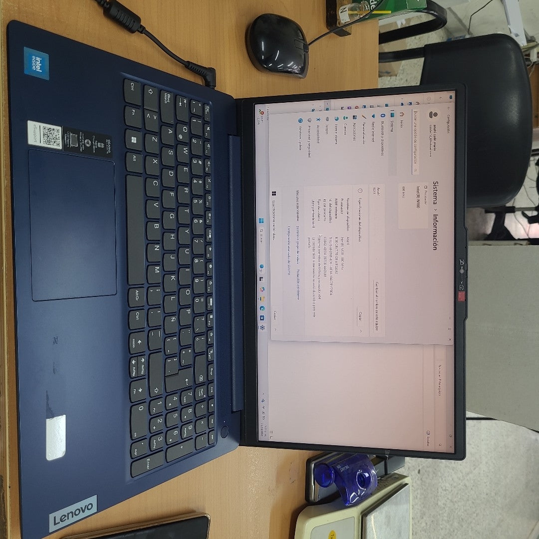 LAPTOP LENOVO IDEAPAD SLIM 3 15IAN8 (2023) 256 GB SSD 8 GB RAM (SEMINUEVO)