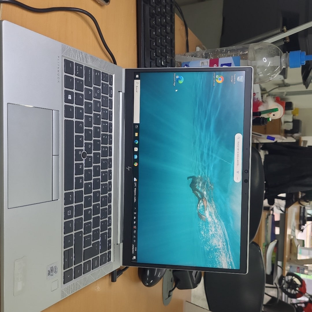 LAPTOP HP ELITEBOOK 840 G8 (2023) 256 GB SSD 16 GB RAM (SEMINUEVO)