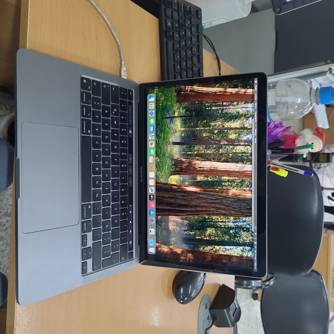 LAPTOP APPLE MACBOOK PRO 13" 2020 3.2 A2338 256 GB SSD 8 GB RAM (SEMINUEVO)
