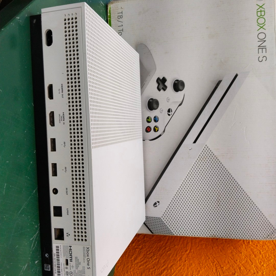 CONSOLA DE VIDEOJUEGO MICROSOFT XBOX ONE S 1 TB