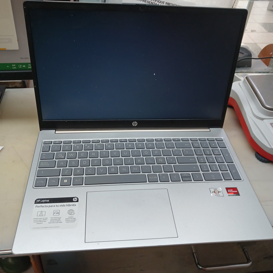LAPTOP HP 15-FC0003LA (2023) 256 GB SSD 8 GB RAM (SEMINUEVO)