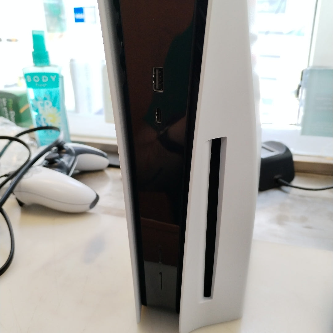 CONSOLA DE VIDEOJUEGO SONY PS5 825 SSD (SEMINUEVO)