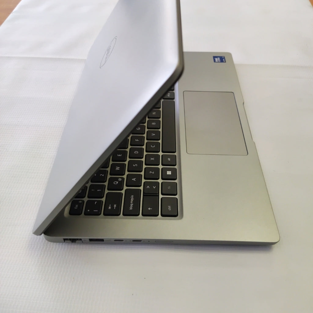 LAPTOP DELL LATITUDE 5450 (2024) 512 GB SSD 16 GB RAM (SEMINUEVO)