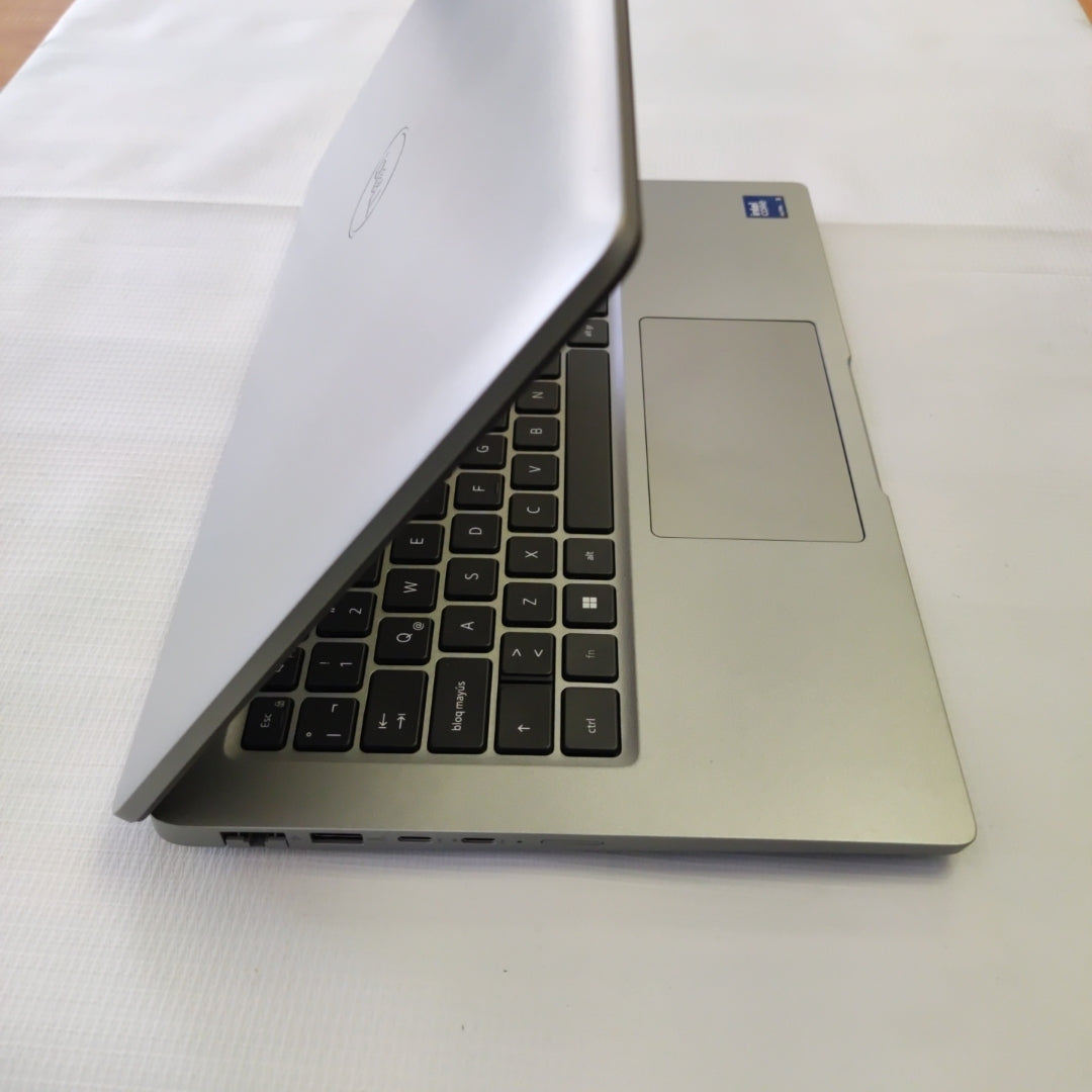 LAPTOP DELL LATITUDE 5450 (2024) 512 GB SSD 16 GB RAM (SEMINUEVO)