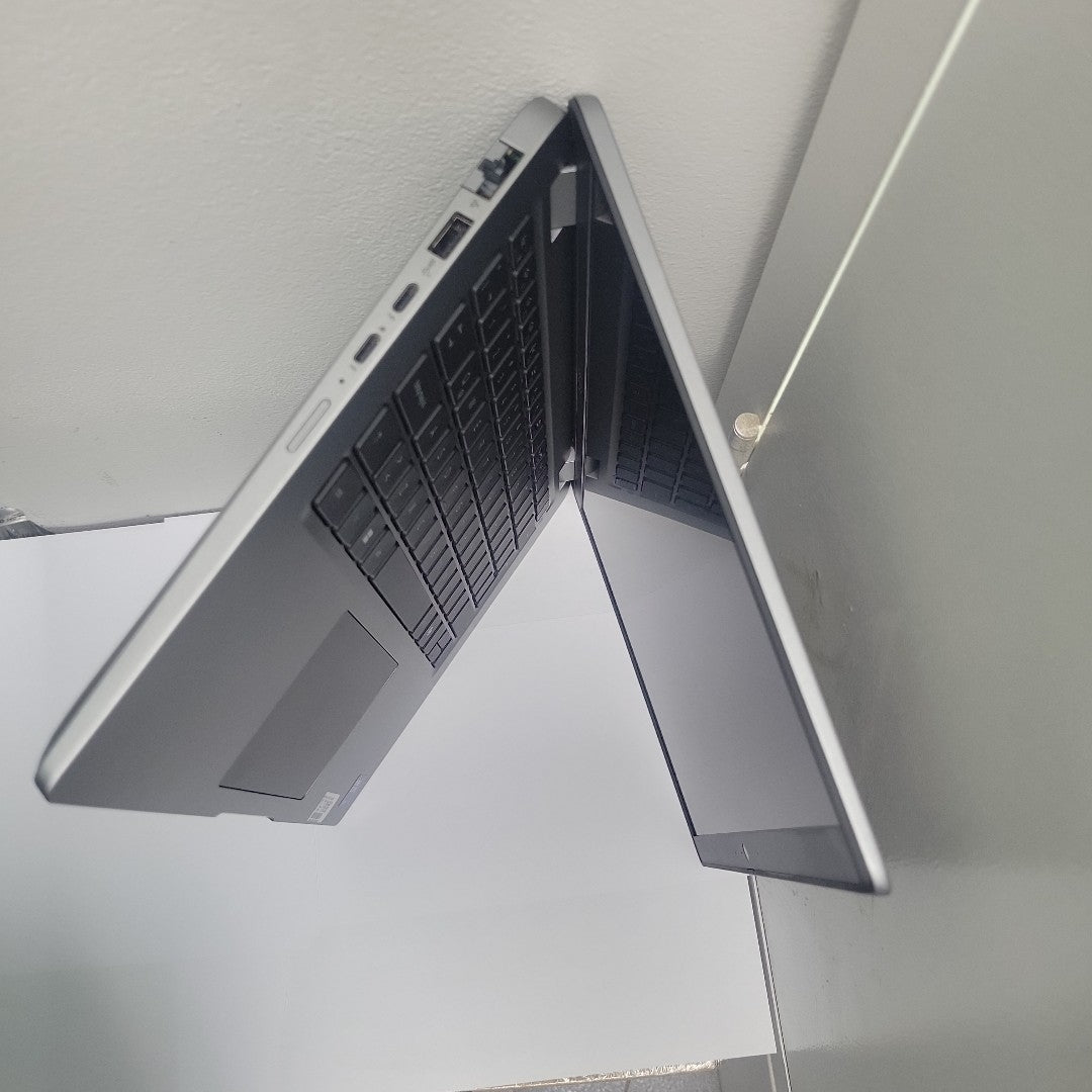 LAPTOP DELL LATITUDE 5450 (2024) 512 GB SSD 16 GB RAM (SEMINUEVO)