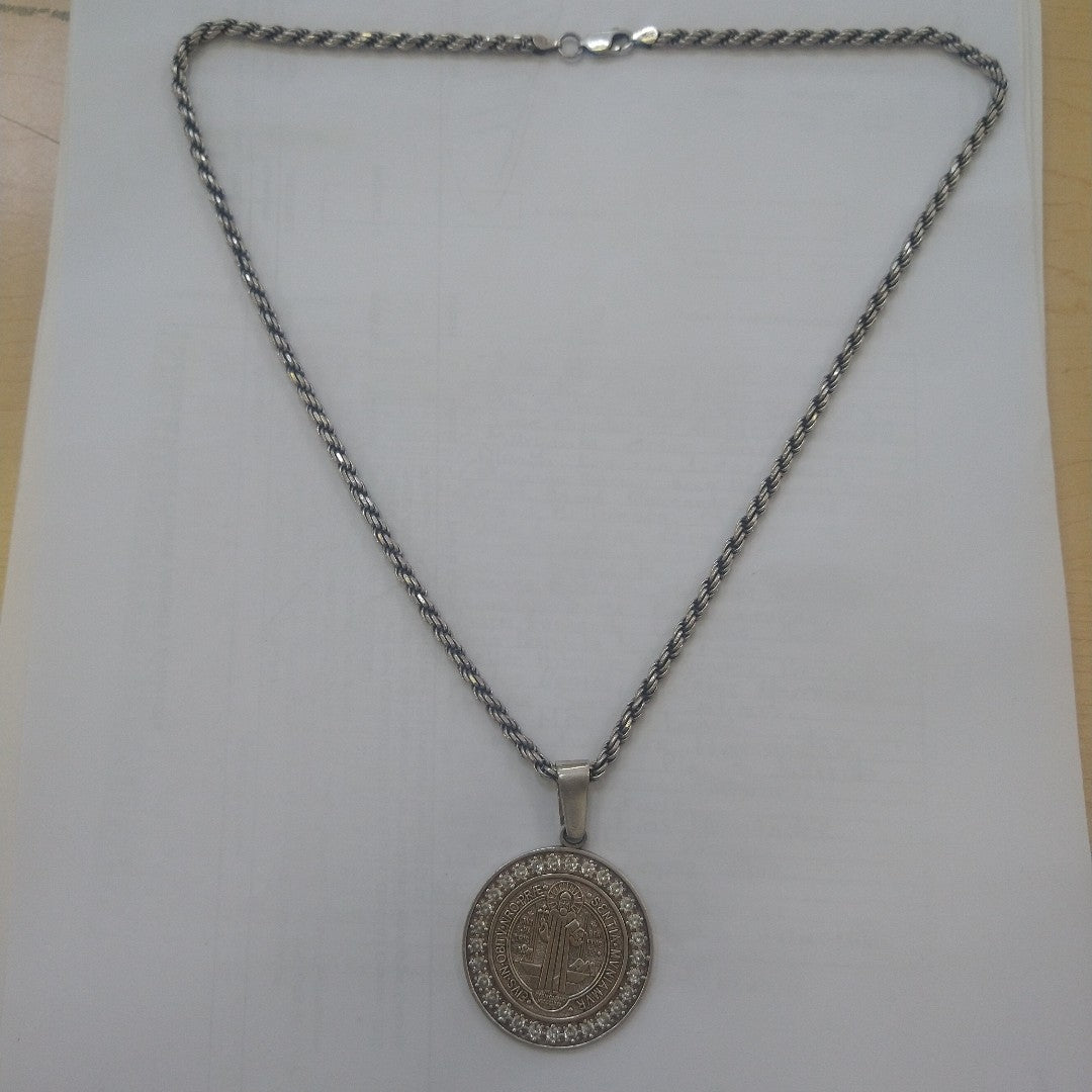CADENA, MEDALLA RELIGIOSA. PLATA. 40.6 GRMS (SEMINUEVO)