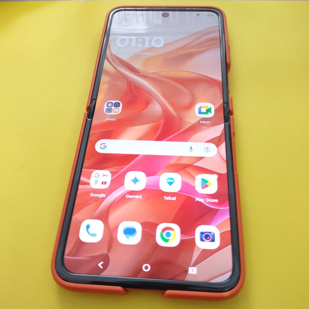 CELULAR MOTOROLA RAZR 50 5G XT2453-1 512 GB 12 GB RAM (SEMINUEVO)