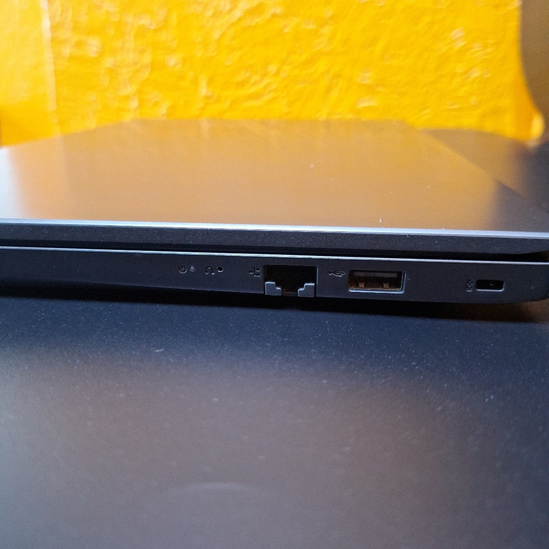 LAPTOP LENOVO V14 G2 ALC (2023) 1 TB 8 GB RAM (SEMINUEVO)