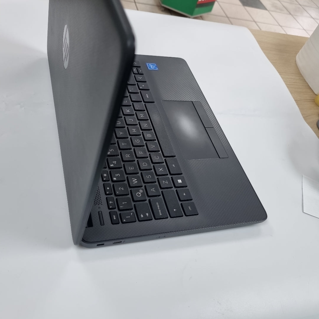LAPTOP HP 14-CF2542LA (2022) 256 GB SSD 8 GB RAM (SEMINUEVO)