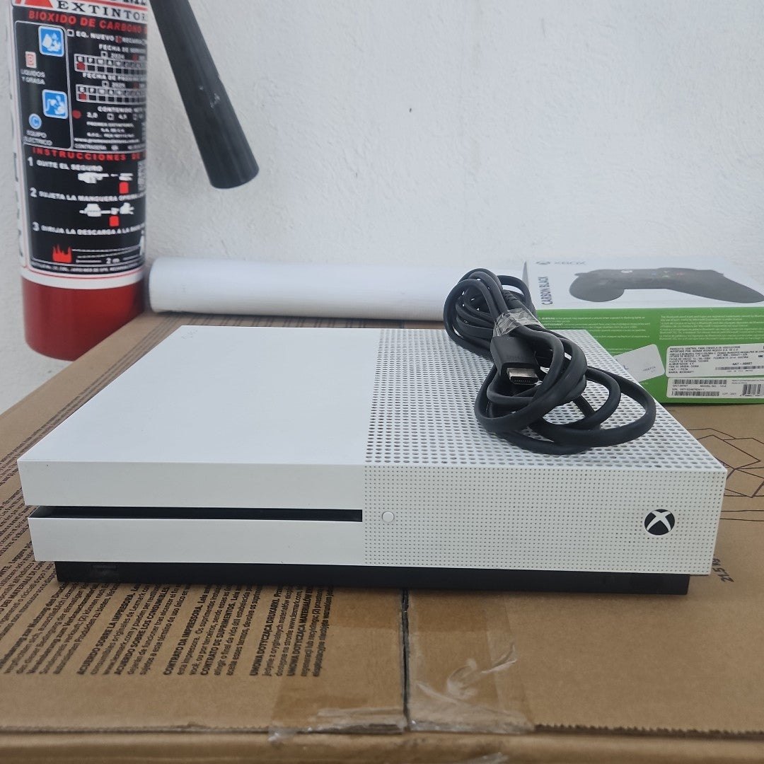 CONSOLA DE VIDEOJUEGO MICROSOFT XBOX ONE S 500 GB  (SEMINUEVO)