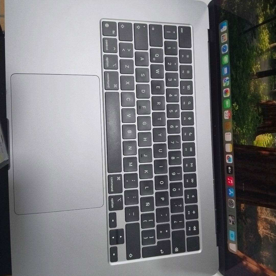 LAPTOP APPLE MACBOOK AIR 15" 2023 3.49 A2941 8 CPU/10 GPU 512 GB SSD 8 GB RAM (SEMINUEVO)