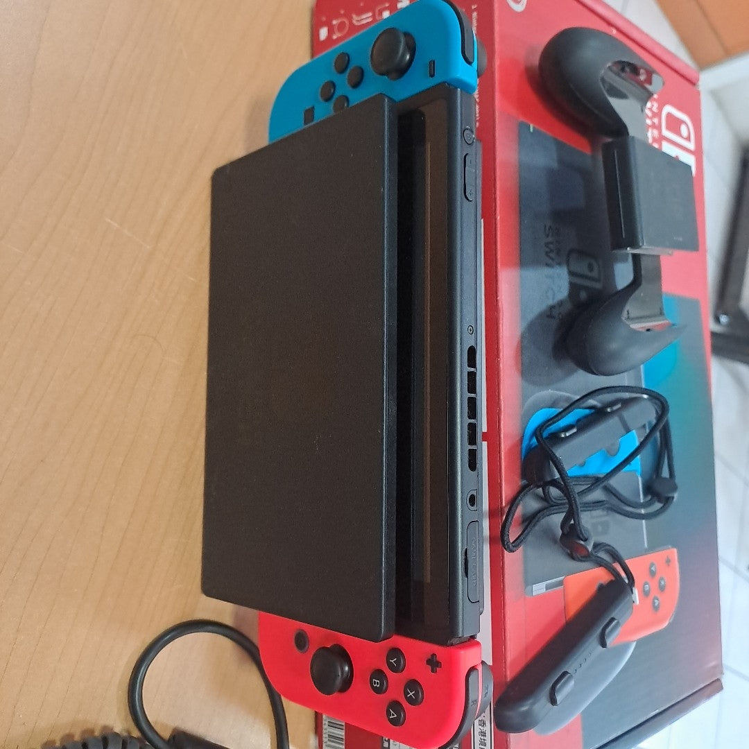 CONSOLA DE VIDEOJUEGO NINTENDO SWITCH 1.1 32 GB (SEMINUEVO)