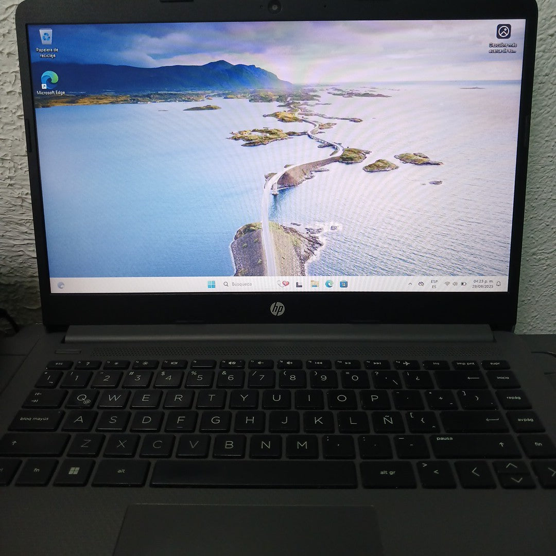 LAPTOP HP 245 G8 (2023) 256 GB SSD 8 GB RAM (SEMINUEVO)