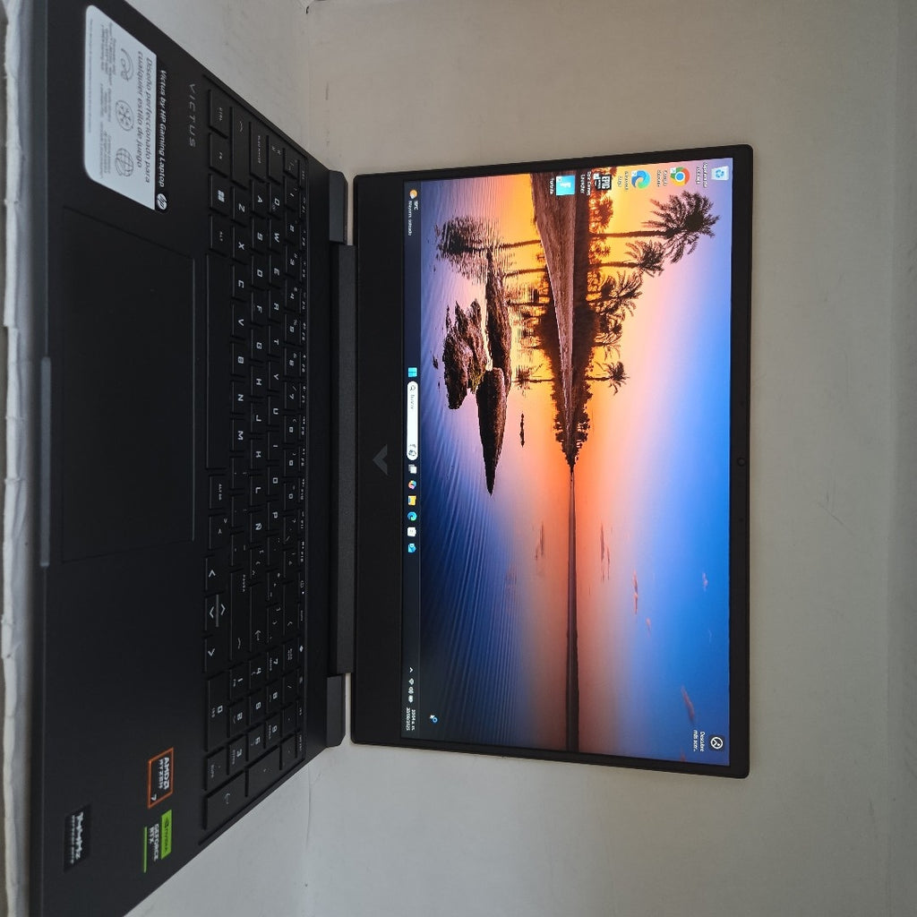 LAPTOP HP VICTUS 15-FB2023LA (2024) 1 TB SSD 16 GB RAM (SEMINUEVO)
