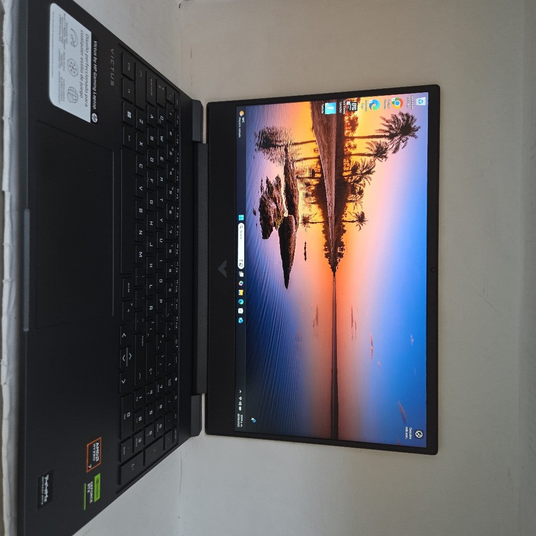 LAPTOP HP VICTUS 15-FB2023LA (2024) 1 TB SSD 16 GB RAM (SEMINUEVO)