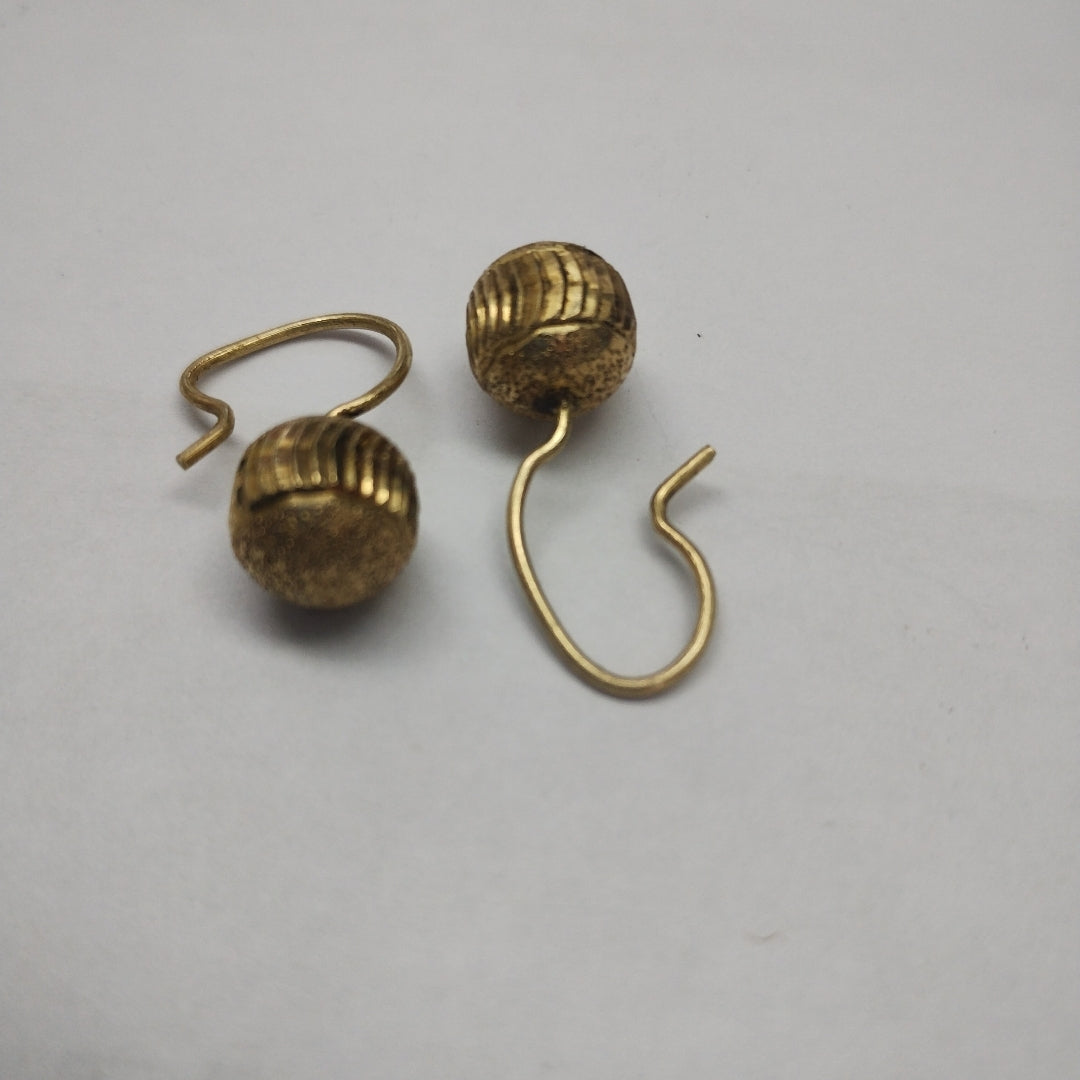 ARETES PAR. ORO. 10 K 1.8 GRMS (SEMINUEVO)