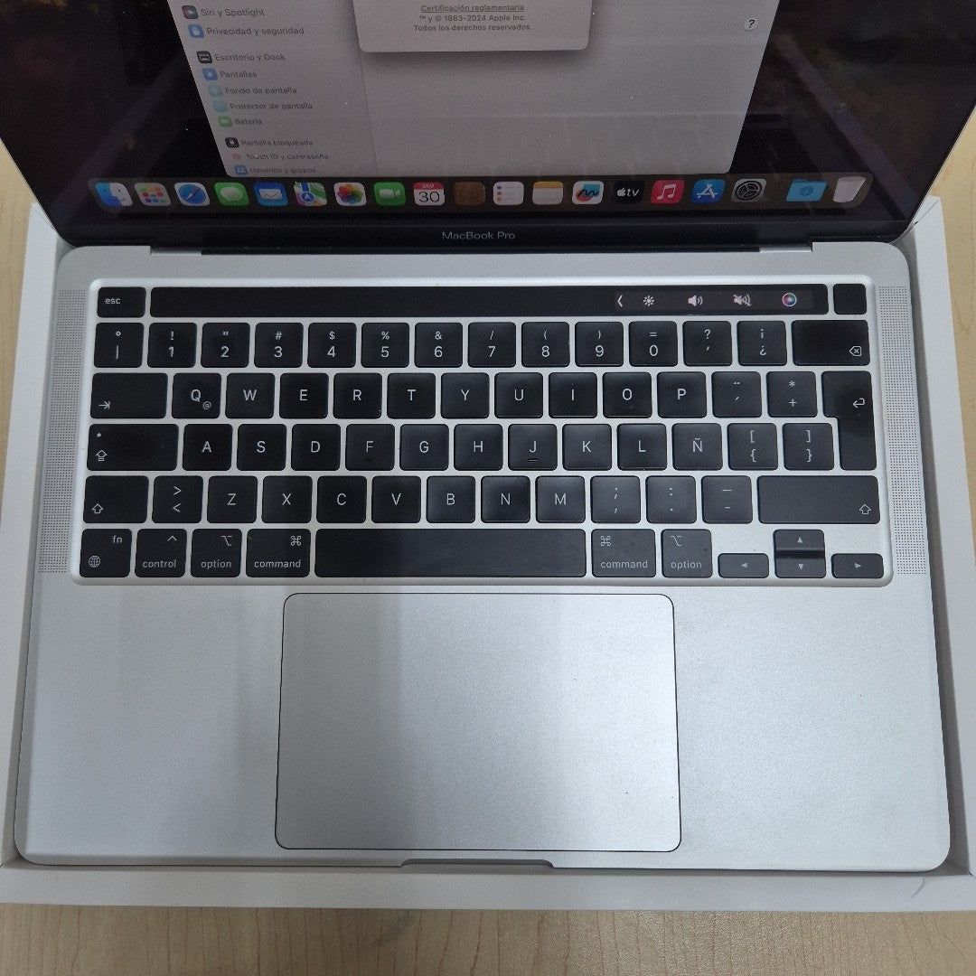 LAPTOP APPLE MACBOOK PRO 13" 2022 3.49 A2338 256 GB SSD 8 GB RAM (SEMINUEVO)