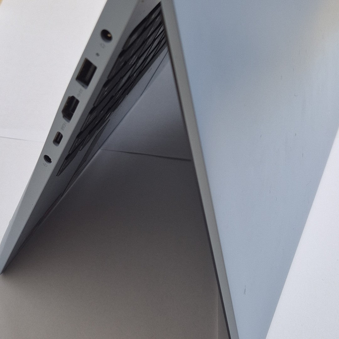 LAPTOP LENOVO IDEAPAD SLIM 3 15AMN8 (2023) 512 GB SSD 8 GB RAM (SEMINUEVO)