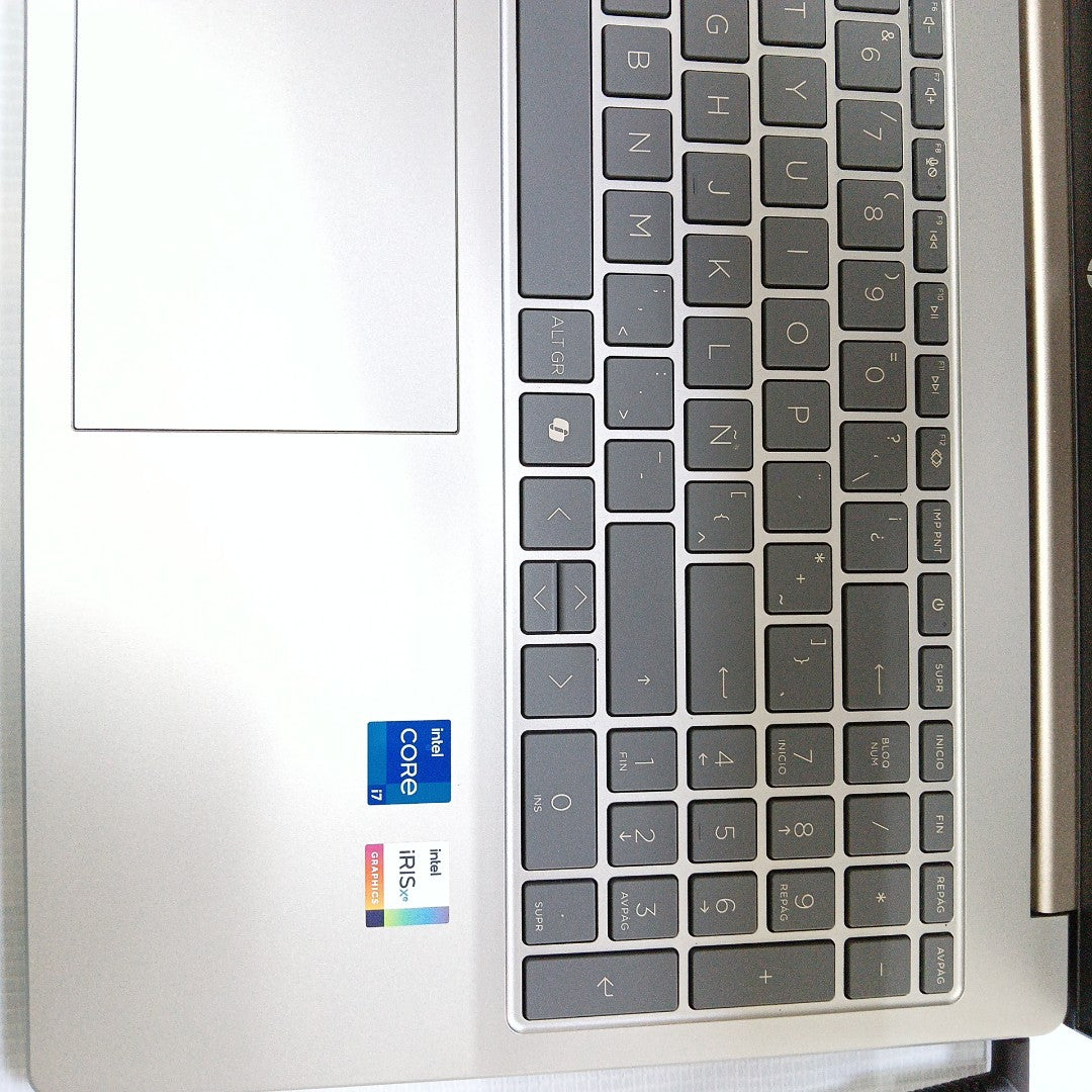 LAPTOP HP 15-FD281LA (2025) 512 GB SSD 16 GB RAM (SEMINUEVO)