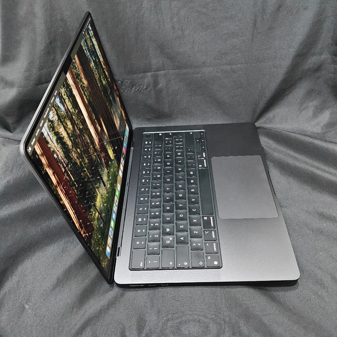 LAPTOP APPLE MACBOOK PRO 14" A2992 (CPU 11/GPU 14) (2023) 512 GB SSD 18 GB RAM (SEMINUEVO)