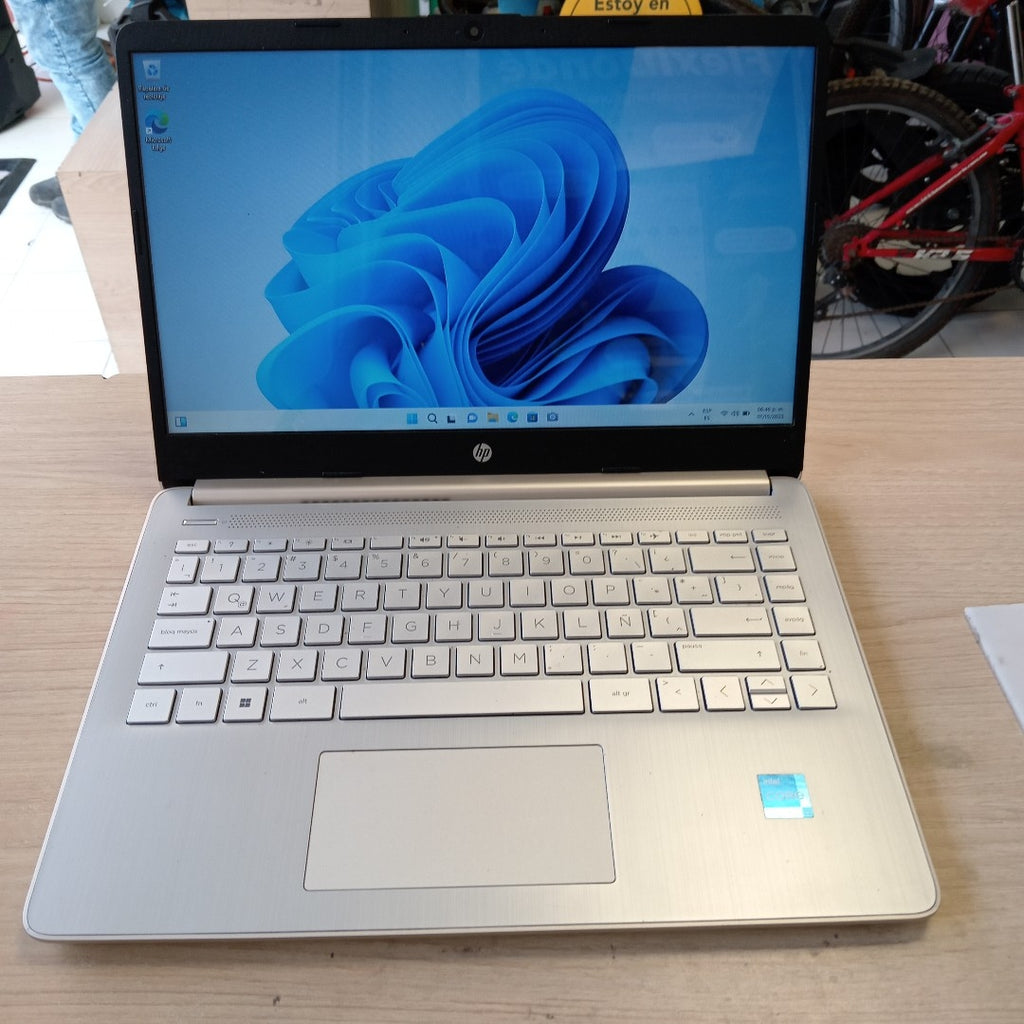 LAPTOP HP 14-DQ2502LA (2022) 256 GB SSD 8 GB RAM (SEMINUEVO)