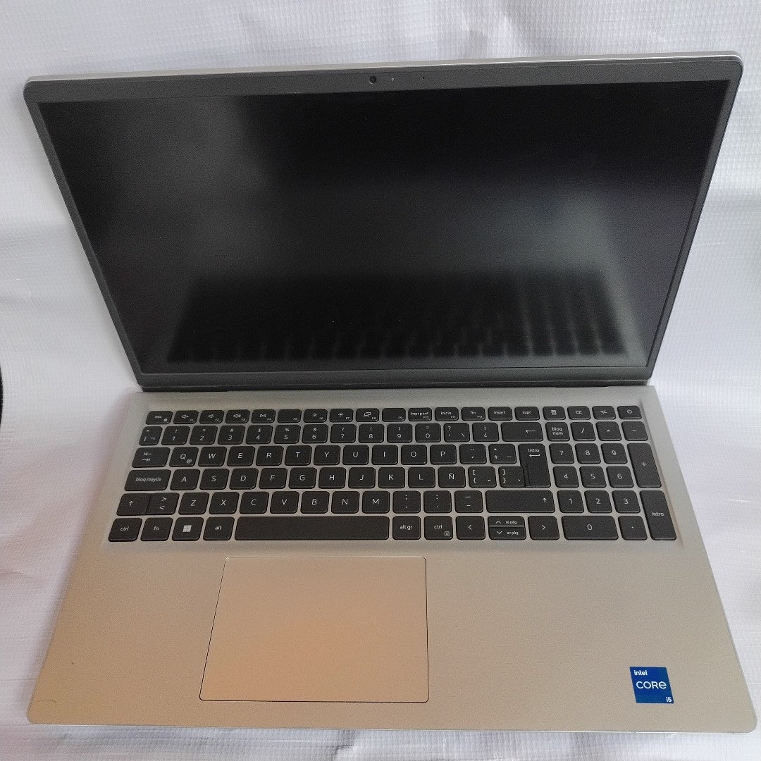 LAPTOP DELL INSPIRON 15 3520 (2024) 1 TB SSD 16 GB RAM (SEMINUEVO)