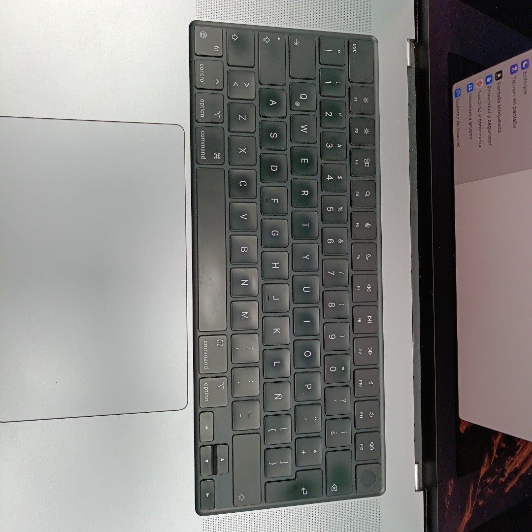 LAPTOP APPLE MACBOOK PRO 16" 2021 3.2 A2485 (10 CPU / 16 GPU) 512 GB SSD 16 GB RAM (SEMINUEVO)