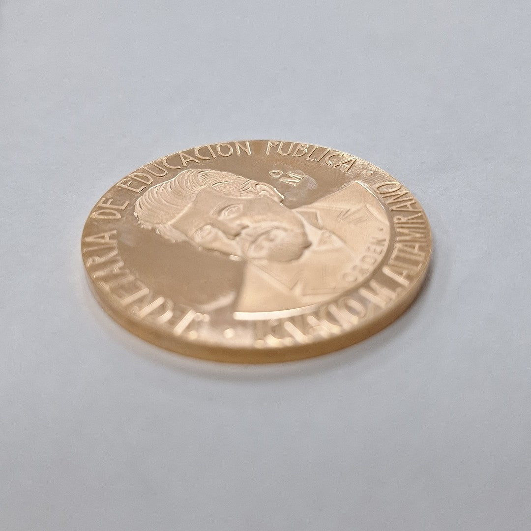 MEDALLA CONMEMORATIVA ORO 21 K 42,10 GRMS (SEMINUEVO)