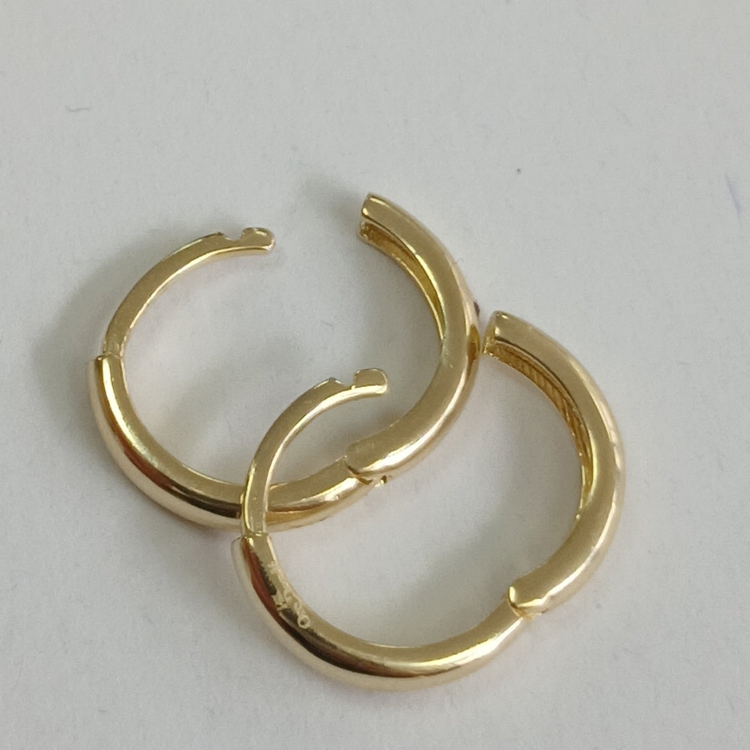 HUGGIES ORO 14K 1.5 (NUEVO)