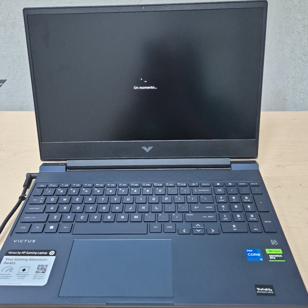 LAPTOP HP VICTUS 15-FA0033DX (2024) 512 GB SSD 8 GB RAM (SEMINUEVO)