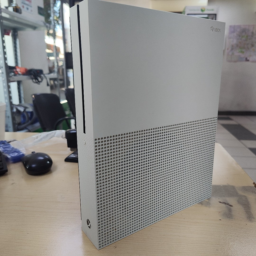 CONSOLA DE VIDEOJUEGO MICROSOFT XBOX ONE 1 TB (SEMINUEVO)