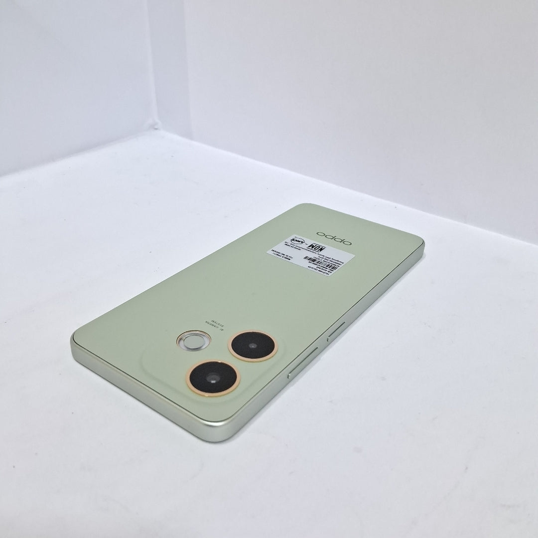 CELULAR OPPO  A5 PRO CPH2711 (2025) 256 GB 8 GB RAM (SEMINUEVO)