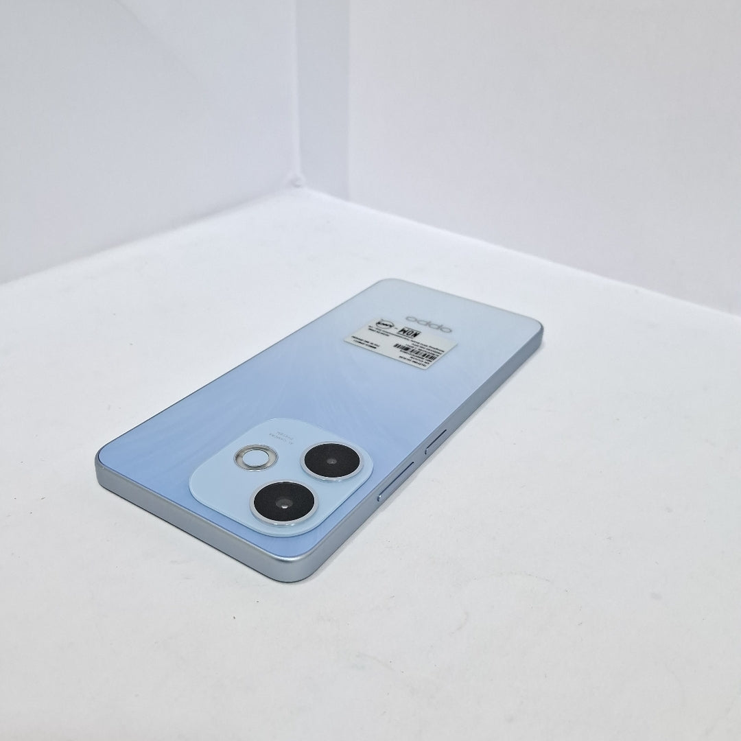 CELULAR OPPO  A5 PRO CPH2711 (2025) 256 GB 8 GB RAM (SEMINUEVO)