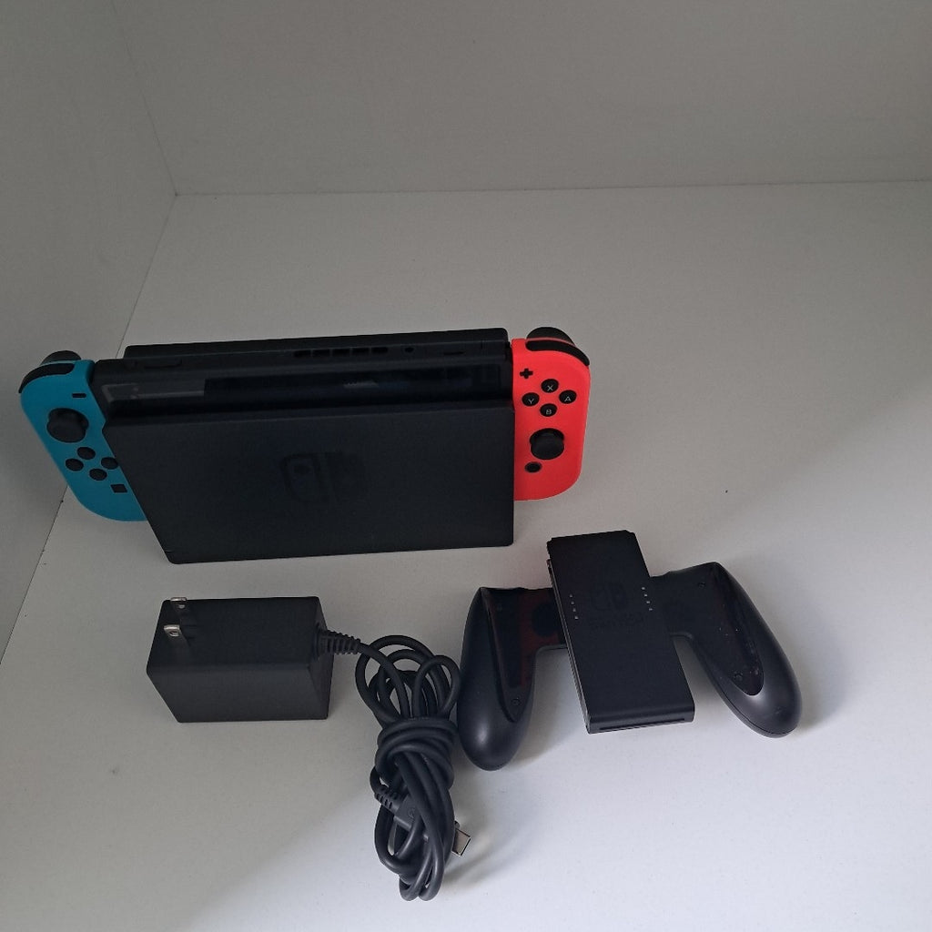 CONSOLA DE VIDEOJUEGO NINTENDO SWITCH 1.1 32 GB (SEMINUEVO)