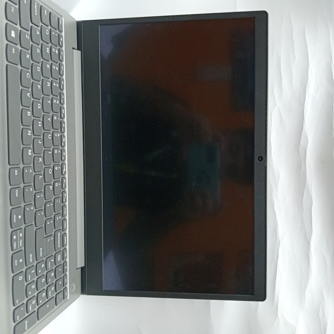 LAPTOP LENOVO IDEAPAD 3 15IIL05 (2020) 256 GB SSD 12 GB RAM (SEMINUEVO)