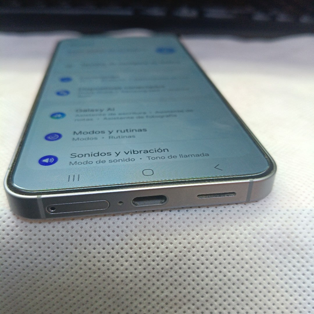 CELULAR SAMSUNG GALAXY S25 SM-S931B (2025) 256 GB 12 GB RAM (SEMINUEVO)