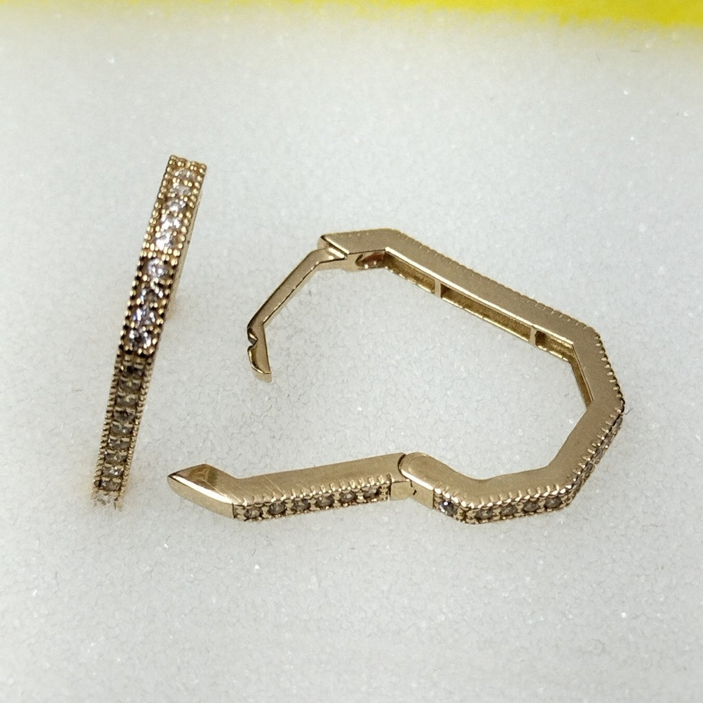 HUGGIES ORO 14K 2.6 (NUEVO)