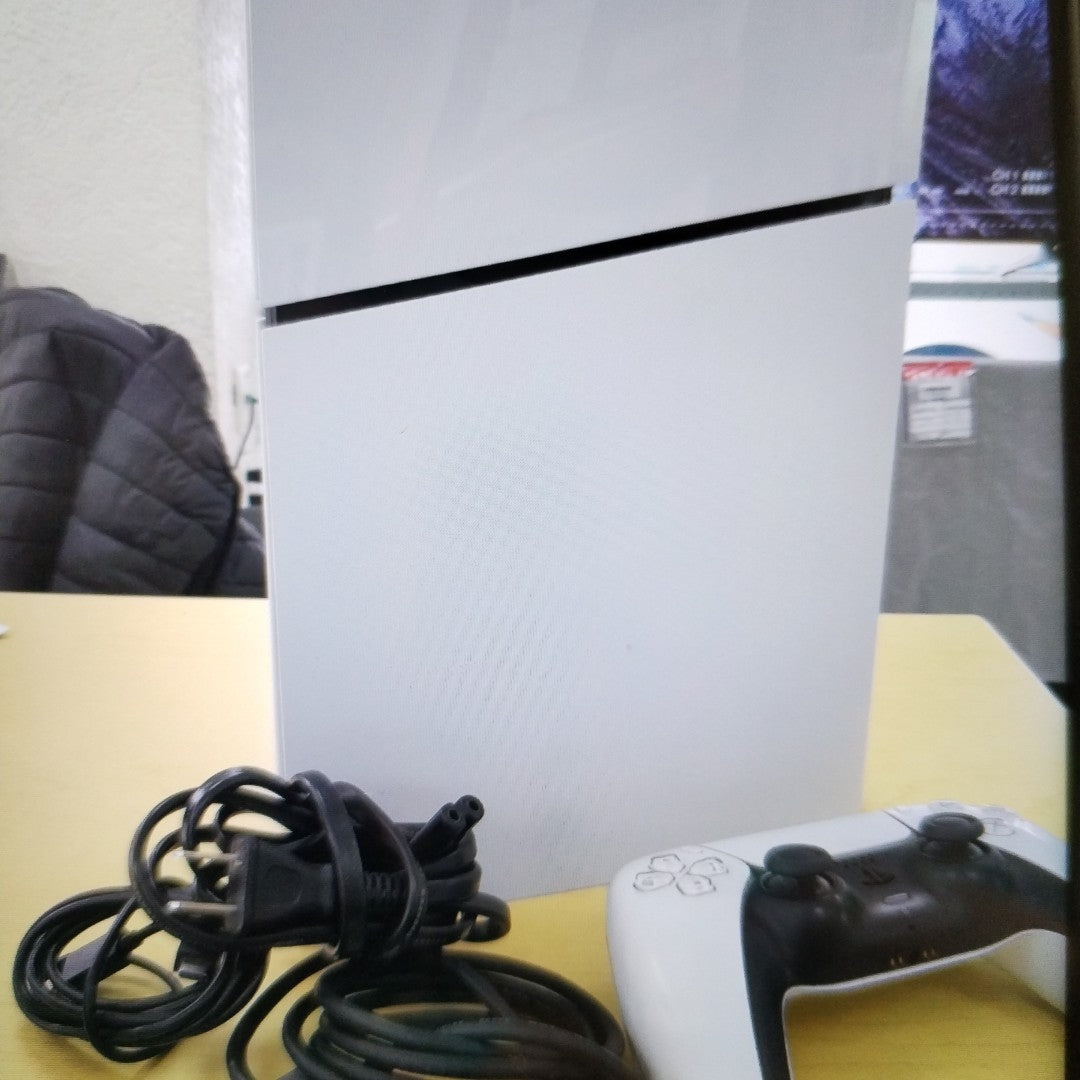 CONSOLA DE VIDEOJUEGO SONY PS5 DIGITAL 825 SSD (SEMINUEVO)