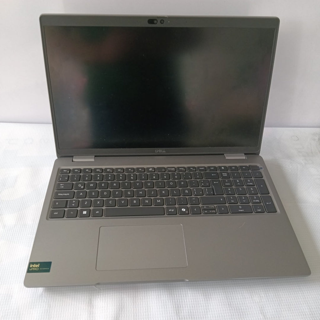 LAPTOP DELL LATITUDE 5550 (2024) 512 GB SSD 32 GB RAM (SEMINUEVO)