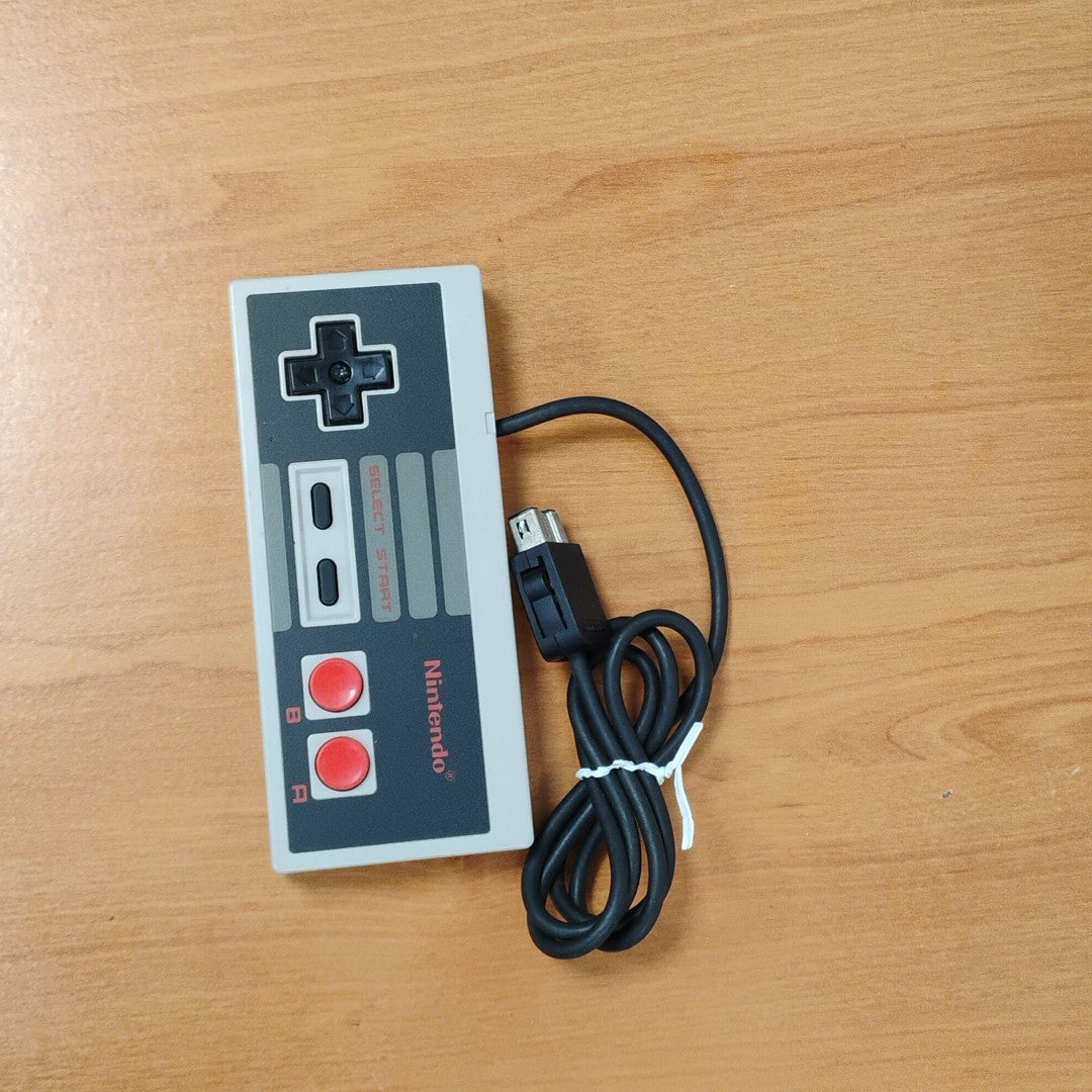 CONSOLA DE VIDEOJUEGO NINTENDO NES CLASSIC EDITION 30 JUEGOS PRECARGADOS                                                                                (SEMINUEVO)