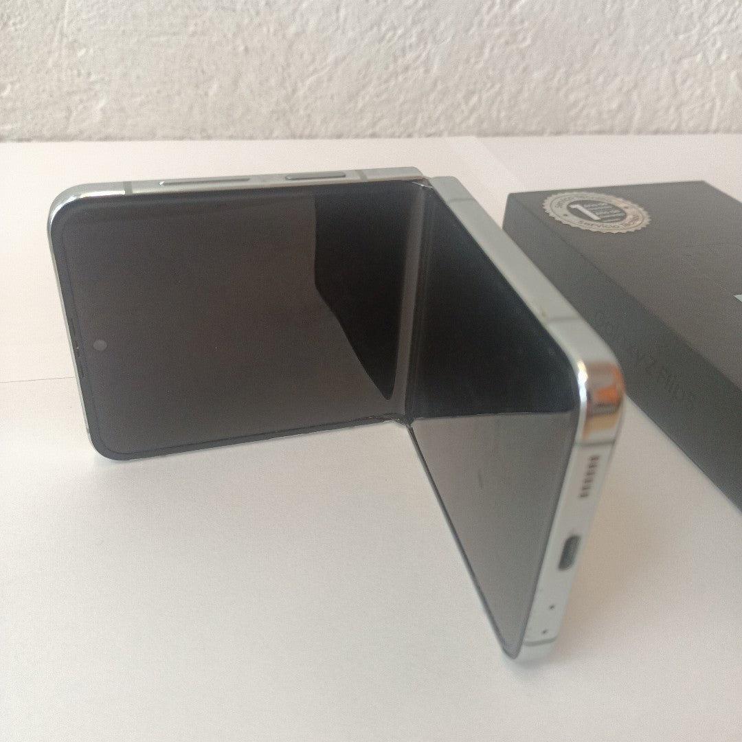 CELULAR SAMSUNG GALAXY Z FLIP 5 SM-F731B (2023) 512 GB 8 GB RAM (SEMINUEVO)