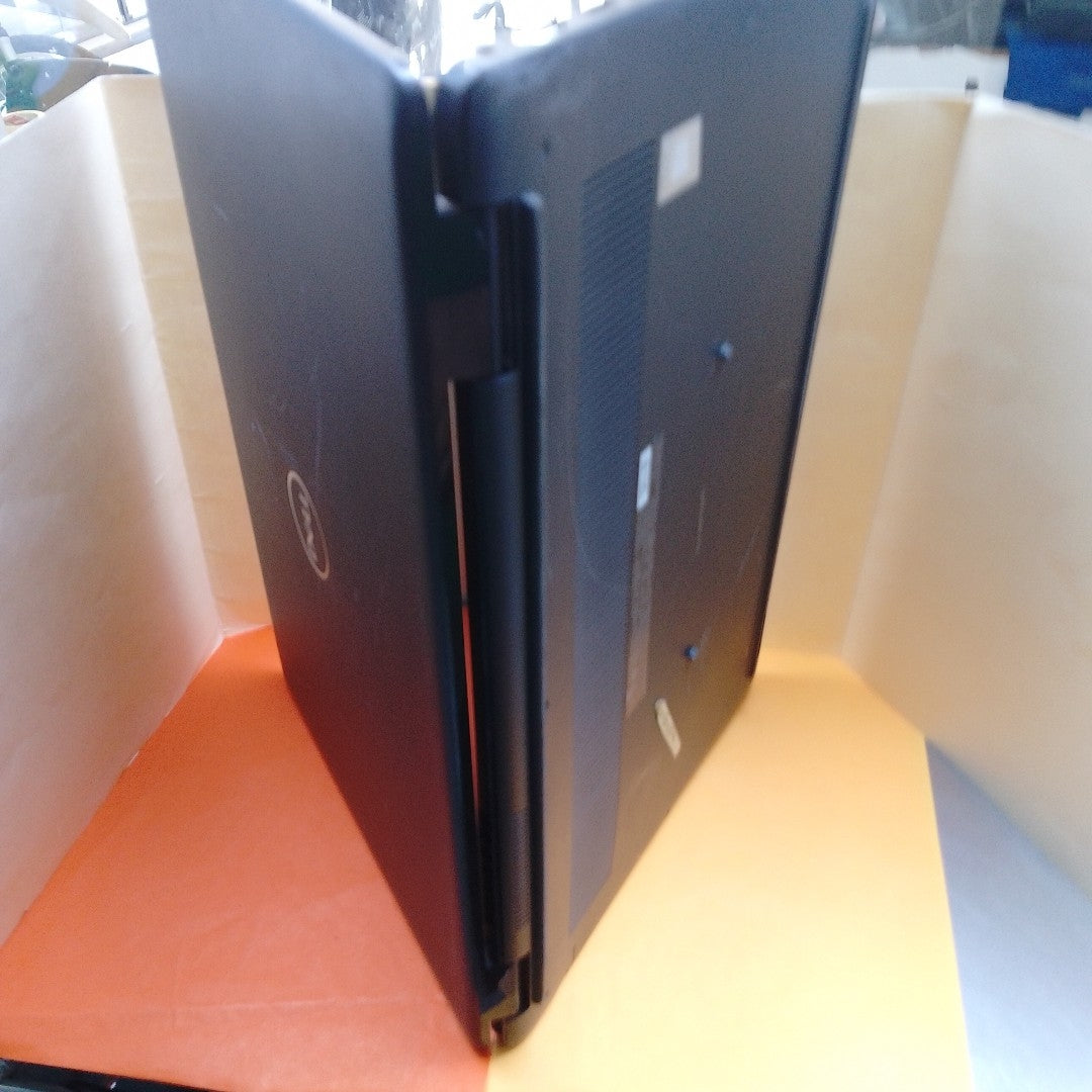 LAPTOP DELL LATITUDE 3520 (2022) 256 GB SSD 8 GB RAM (SEMINUEVO)