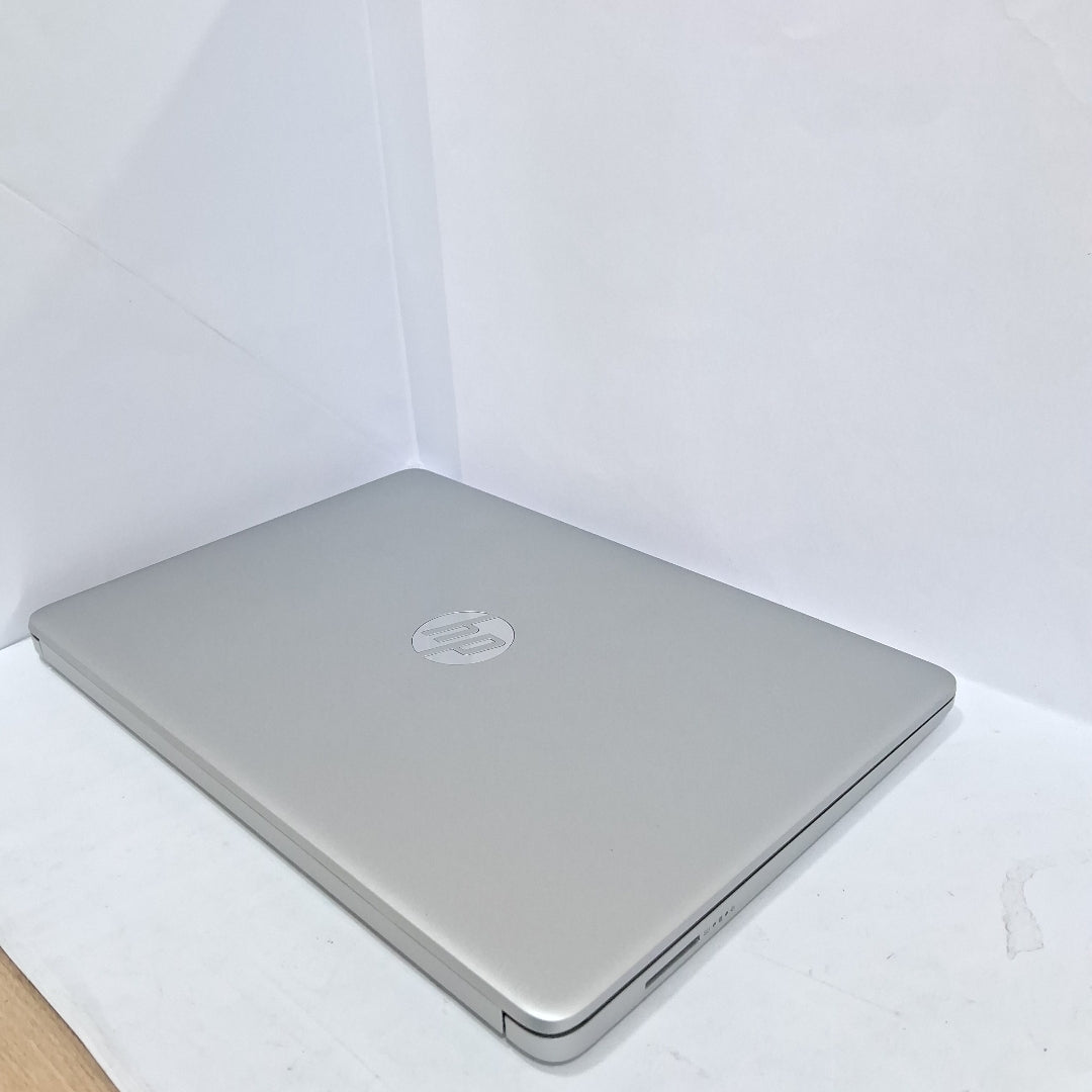 LAPTOP HP 14-DQ0530LA(2024) 256 GB SSD 8 GB RAM (SEMINUEVO)